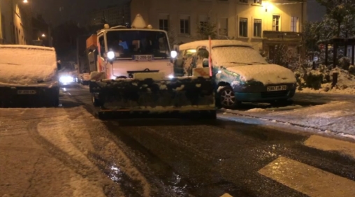 Првиот снег во Франција предизвика хаос и 200.000 домови остави без струја
