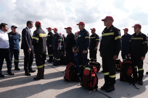 Грција испрати во Албанија две единци со кучиња спасувачи и специјална опрема