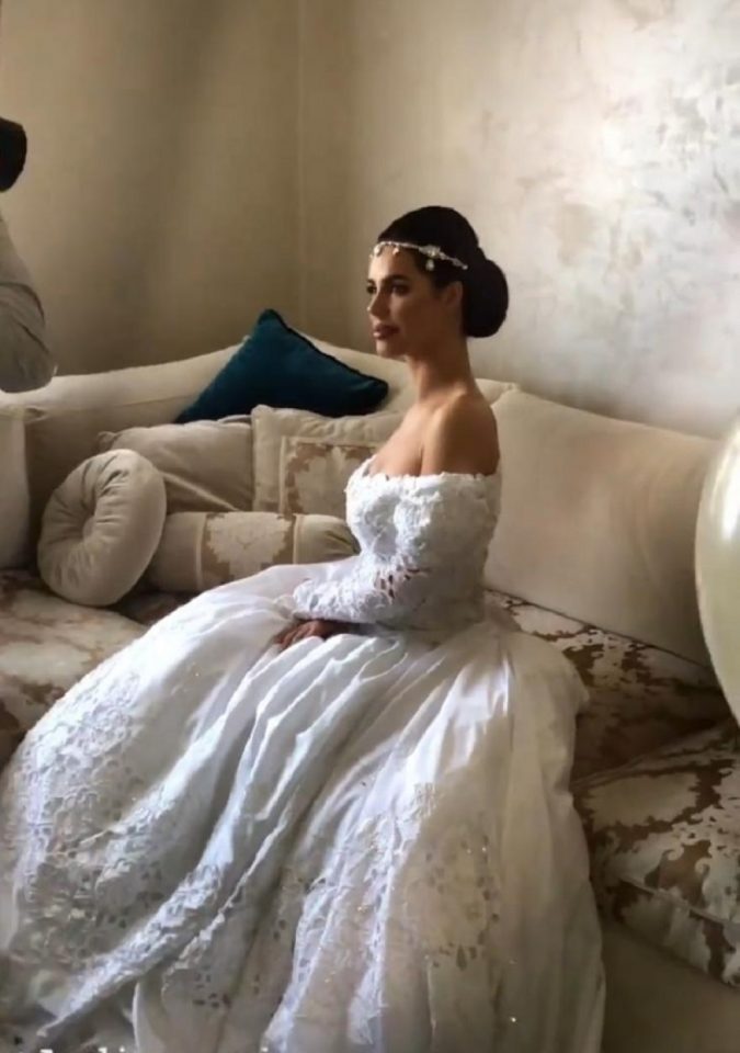 Трета невеста во истата венчаница: По Цеца пред Богдана и оваа жена го има носено истиот невестински фустан кој е стар 24 години (ФОТО)