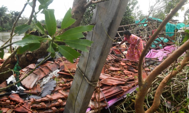 Силни бури во Бангладеш и во Индија, најмалку 59 жртви