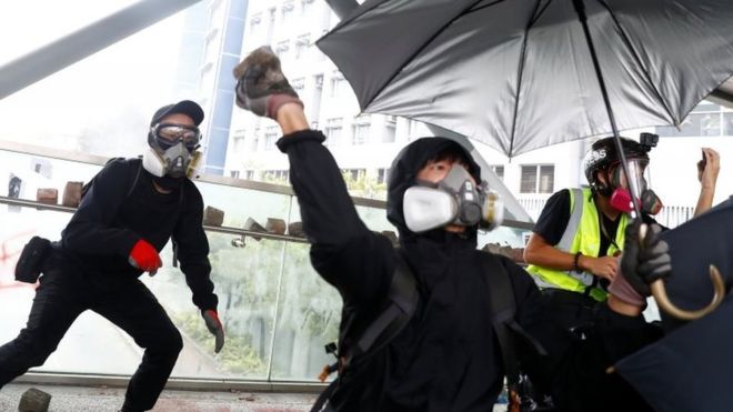 Во Хонг Конг уапсени 11 лица поради помагање во бегство