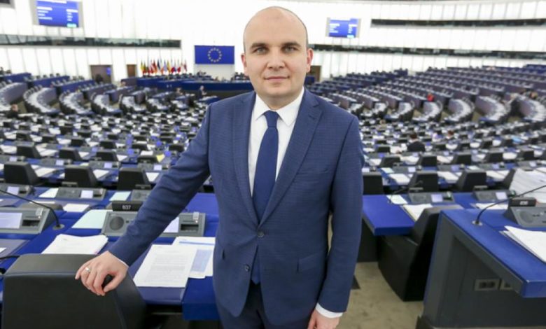 Илхан Ќучук нов известувач за Македонија во Европарламентот