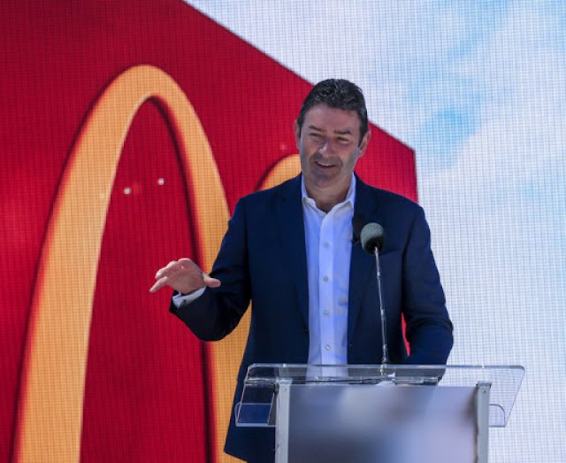 Директорот на Мекдоналдс доби отказ поради врска со вработена