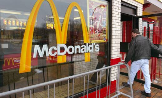 Мекдоналдс мора да им плати 26 милиони долари на „недоволно платените работници“