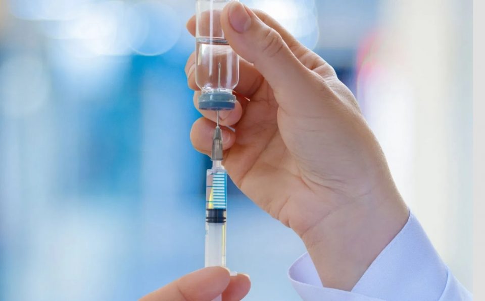 САД: ФДА одобрува употреба на подобрени вакцини против Ковид-19