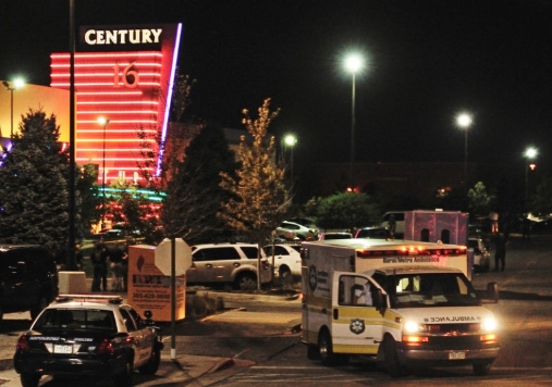 Пукање во трговски центар: Убиен е тинејџер