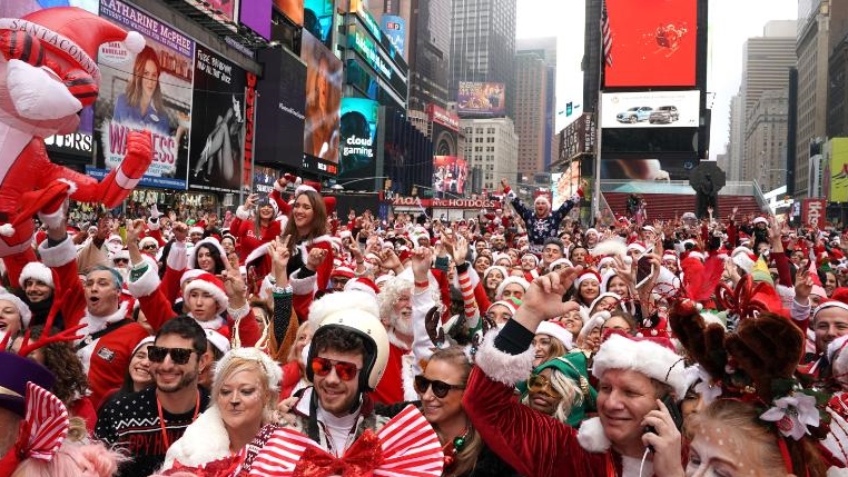 ФОТО: Ширум светот се одржа фестивалот на Дедо Мразовци