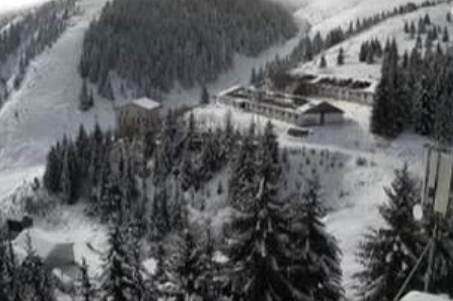 Вистинска зимска идила утрово во Македонија- во овој ски-центар има најмалку снег, а на две места се уште врне снег без престан! (ФОТО)