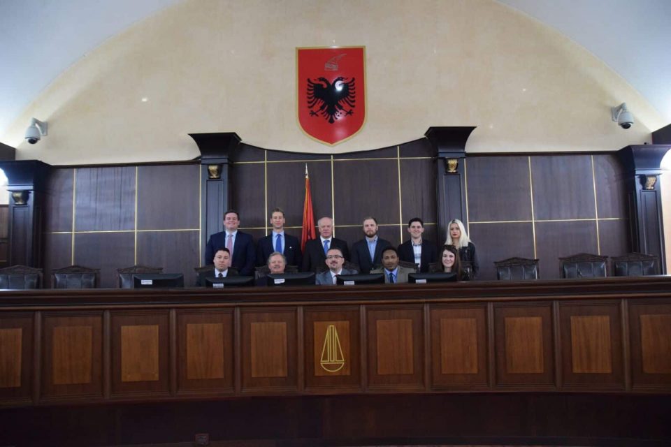 Двегодишен биланс од ветингот во Албанија, 83 судии и обвинители надвор од системот