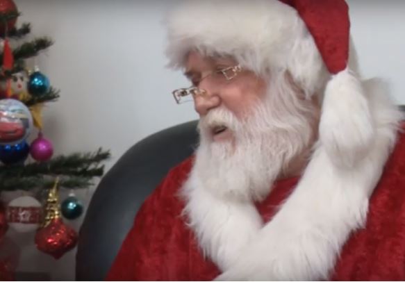 ВИДЕО: Многумина го нарекоа вистинскиот Дедо Мраз, еве што работи чичко Кире