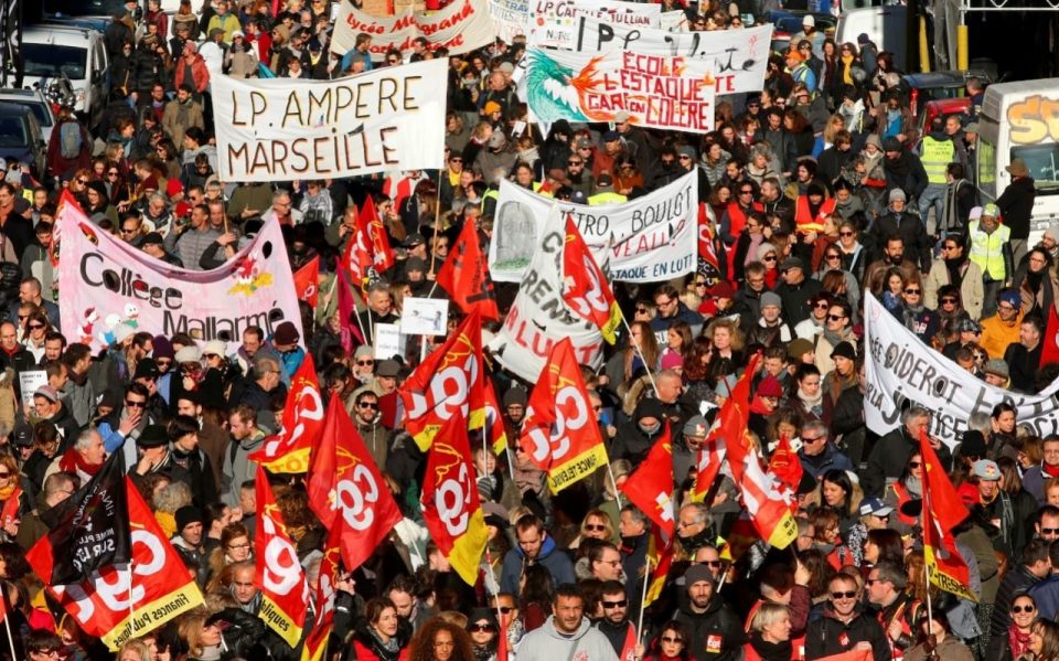 На денешните демонстрации  против пензиските реформи во Франција имало 885.000 демонстранти