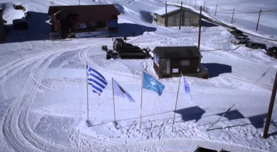 Затворен познат грчки скијачки центар поради невреме