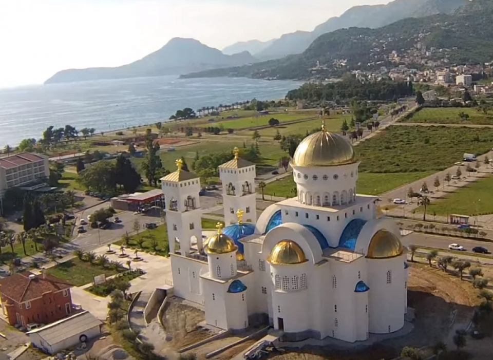 ФОТО: Чудо во Црна Гора, се расплака иконата на Богородица