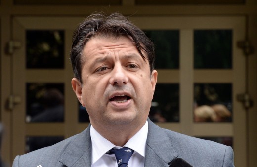 ФОТО: Македонија се гуши, а заменик министерот за животна средина се среќава со поранешни партиски секретари