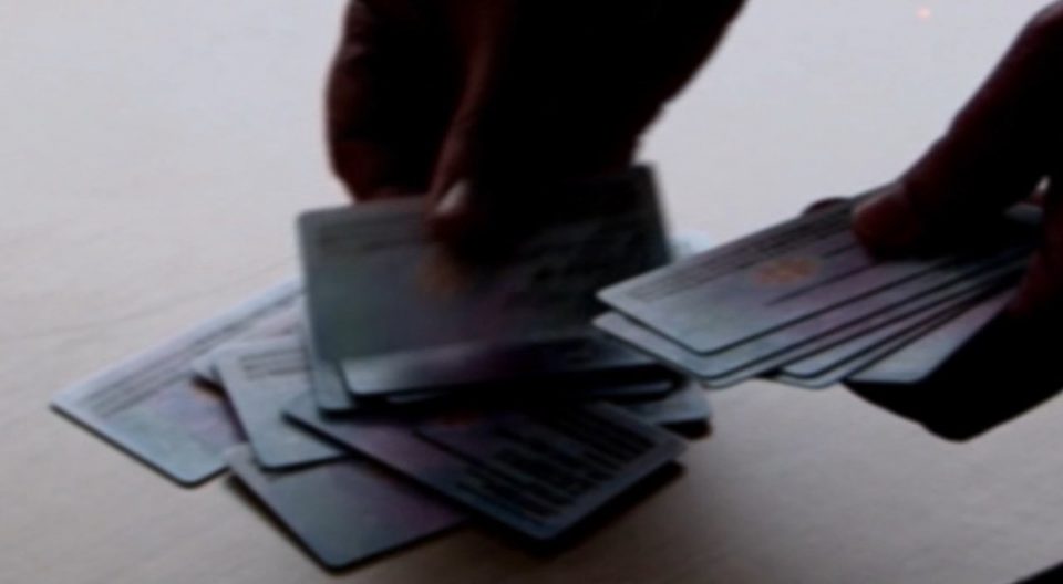 Сведок во „Титаник“ потвди дека македонските граѓани од Албанија ги исполнувале условите за добивање лични карти