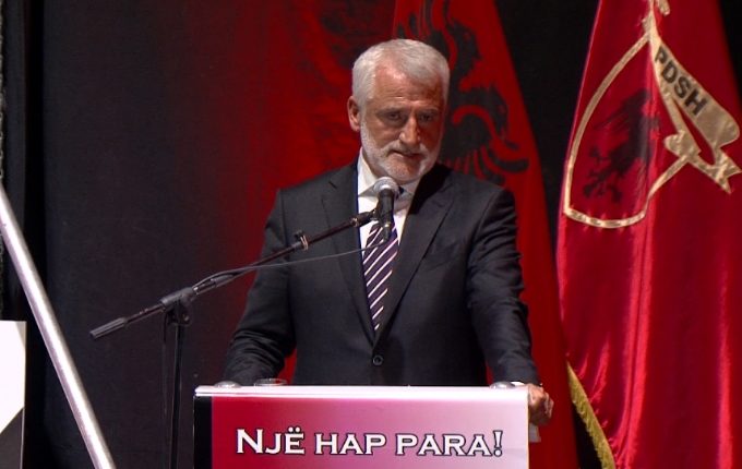 Мендух Тачи се закани со војна ако во идната влада нема Албанци