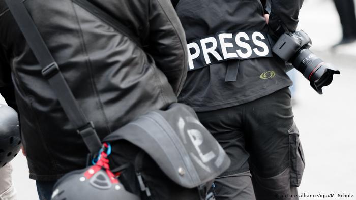 ЕК сака да воведе европски стандард за заштита на новинарите