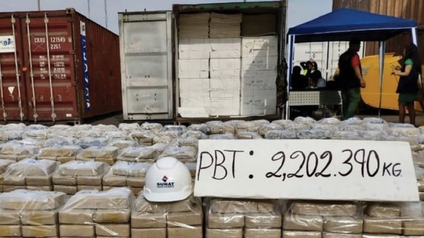 Во Перу запленети два тона кокаин