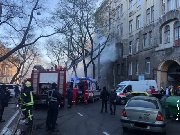ВИДЕО: Голем пожар во универзитетски комплекс во Украина, повредени 12 лица