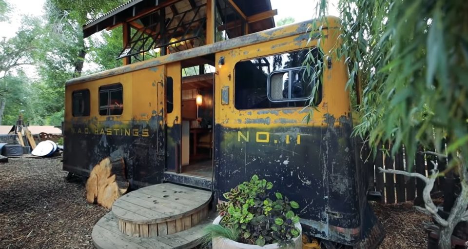 Купија железнички вагон од Втората светска војна и го трансформираа во волшебна куќичка (ВИДЕО)