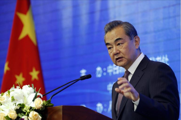 Шефот на дипломатијата на Кина во прва посета на Сеул од 2015 година