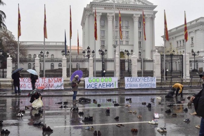 Неисполнетите ветувања за подобар живот ја празнат Македонија