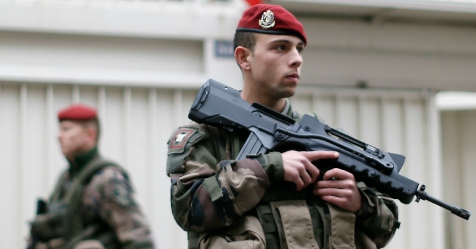 Франција испраќа дополнителни сили во регионот Сахел