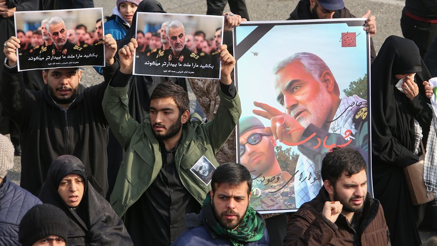Иран: Најмалку 35 загинати во метеж на погребната церемонија за Сулејмани