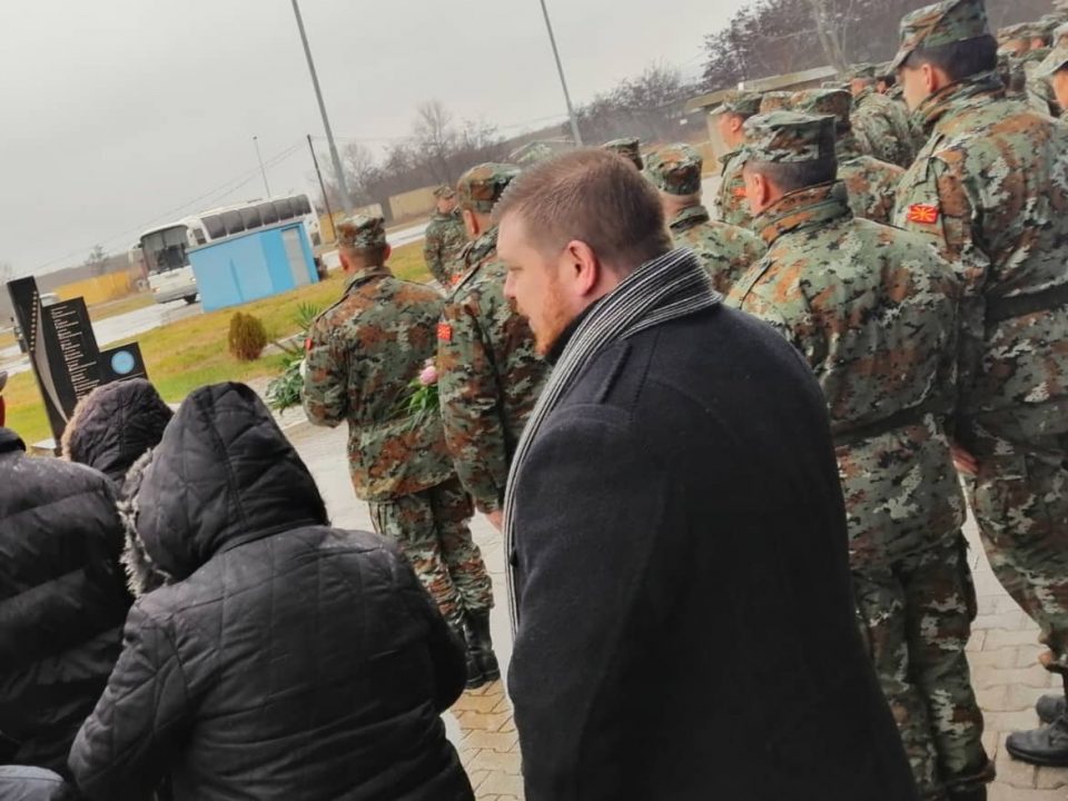 Нацев на одбележувањето на 12 годишнината од трагичната хеликоптерска несреќа кај Блаце, на одбележувањето не присуствуваа Шеќеринска, ниту Пендаровски