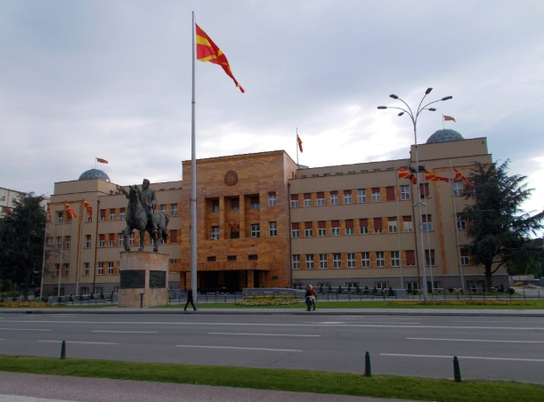ВМРО-ДПМНЕ: СДСМ повторно лаже и ја манипулира јавноста додека на јавна сцена во собрание ги крши законите и спротивно на Деловник верификува мандати