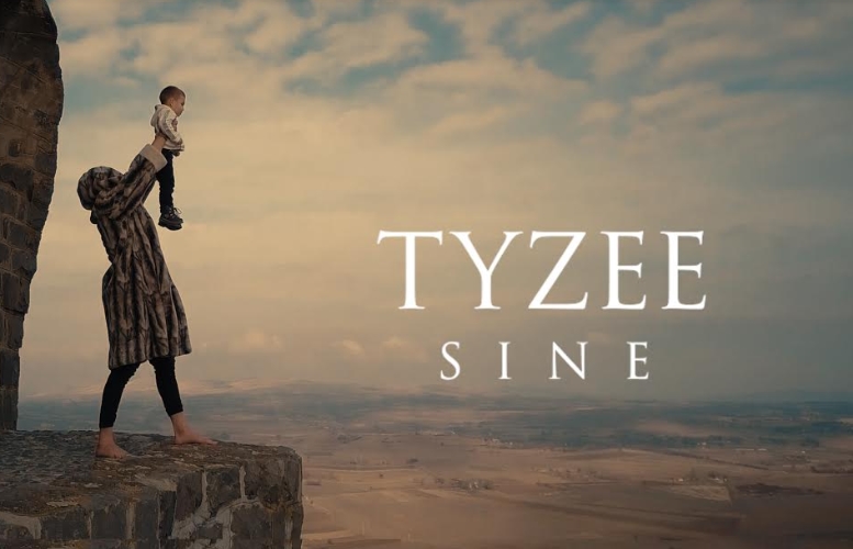 ВИДЕО: Тајзи ја промовираше новата песна „Сине“