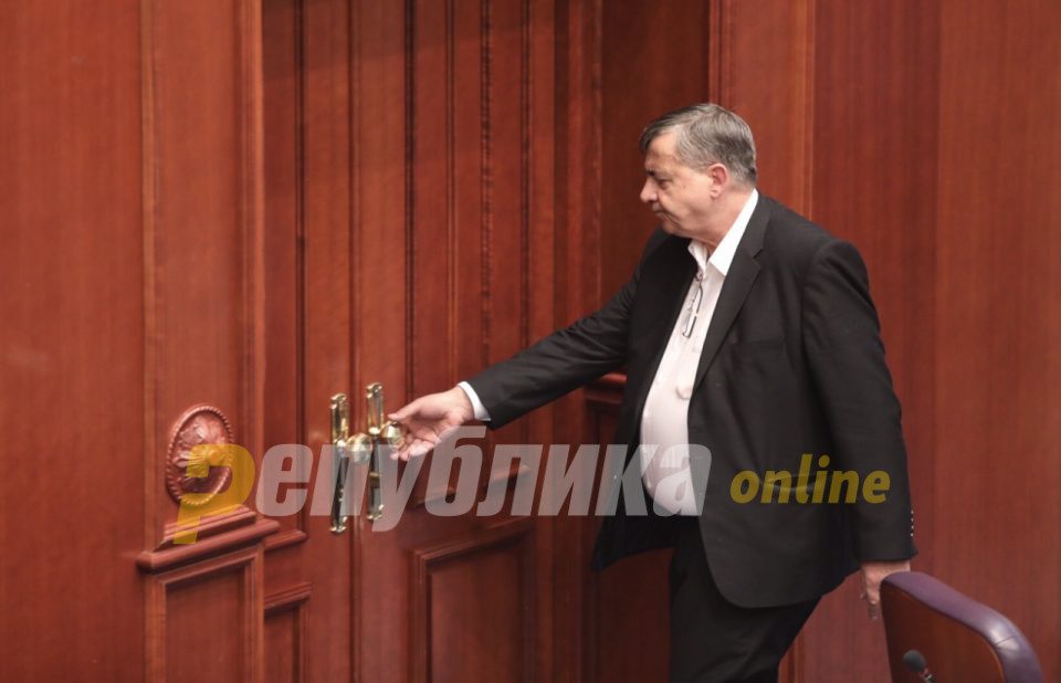 Синот на пратеникот Минов вработен во Собрание непосредно пред гласањето за ЗЈО: Се повторува уценувачкото сценарио од уставните измени
