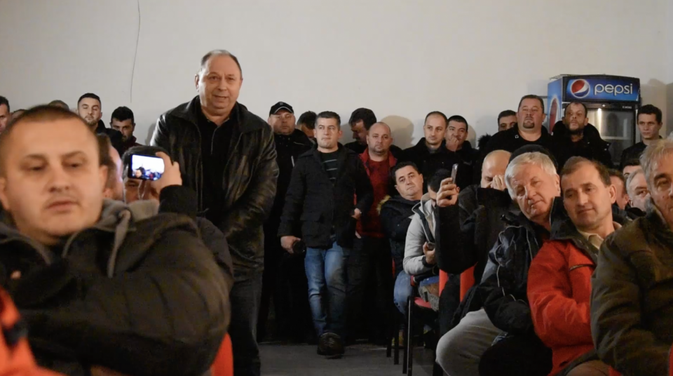 Ѓурултија во Новаци: Градоначалникот исвиркан од земјоделците додека траеше трибината со Цветан Трипуновски