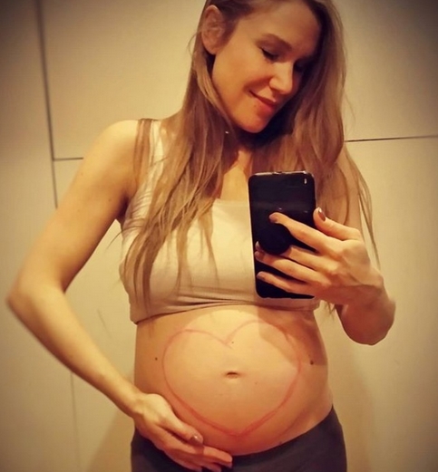 Порасна трудничкото стомаче- македонската актерка покажа како изгледа во првата бременост (ФОТО)