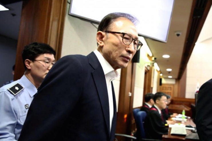 Поранешниот јужнокорејски претседател осуден на 17 години затвор