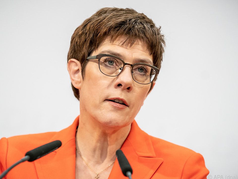 Шок во Германија: Наследничката на Меркел во ЦДУ нема да се кандидира за канцеларка