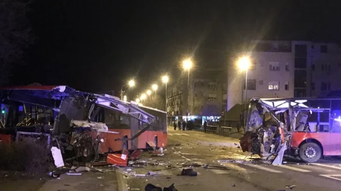 ФОТО: Судир на два автобуси во Белград, ужасна слика на местото на несреќата
