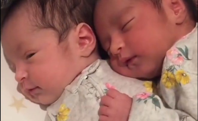 Поубаво нешто немате видено: Овие бебиња ќе ви го стоплат срцето (ВИДЕО)