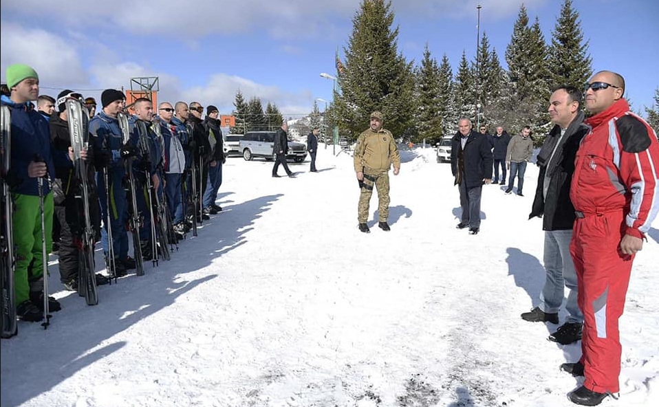 Чулев ги посети семејствата на загинатите бранители и „Тигрите“ кои се на обука