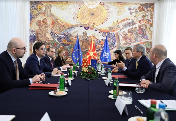 Средба на Пендаровски со европратениците Чолош и Кјучук