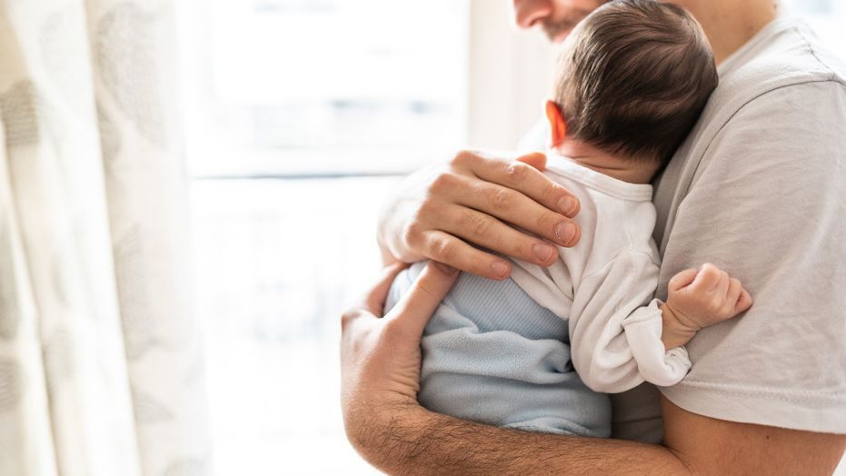 Во Финска продолжено породилното отсуство за татковците