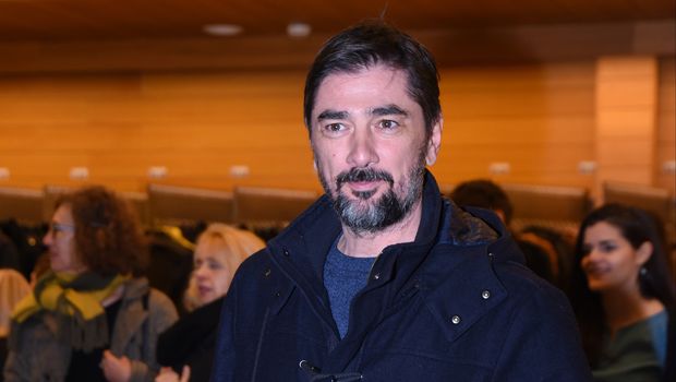Познатиот српски актер итно пренесен во болница откако се онесвестил на премиера