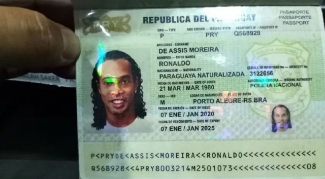 Роналдињо се соочува со пет години затвор, но го пуштија на слобода!