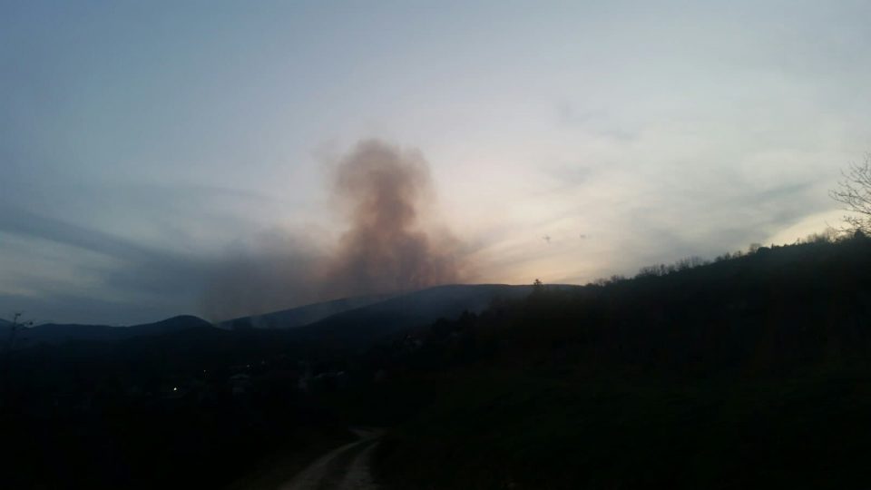 ВИДЕО: Пожарот кај Марков манастир е на 50 метри од куќите