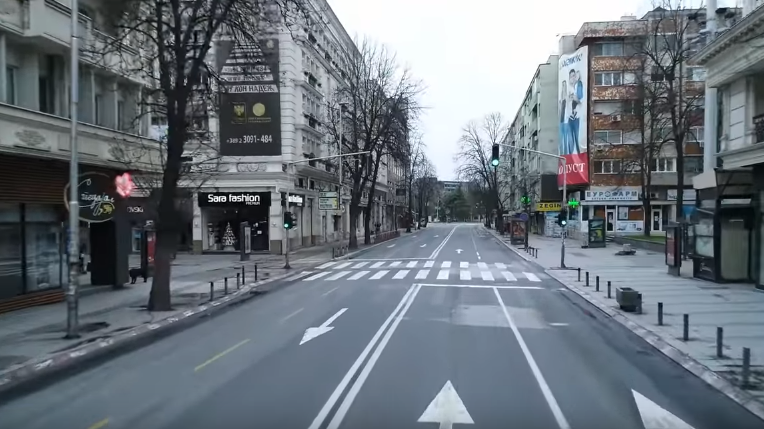 Ниту коронавирусот ништо не му може на загадениот воздух во Македонија- улиците празни, ПМ 10 честичките на најјако! (ФОТО)