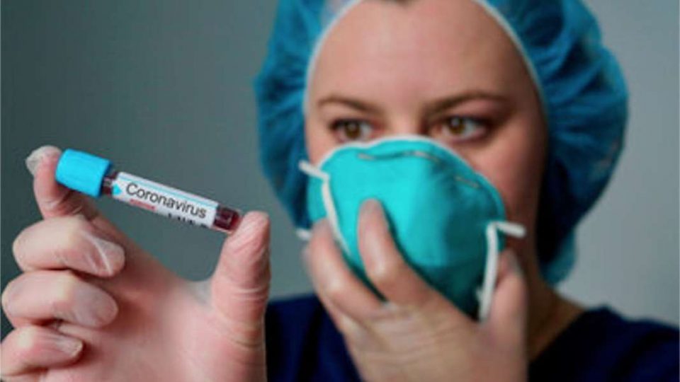Хаос во Грција: Со коронавирусот заразени 48 здравствени работници, а околу 300 се во карантин