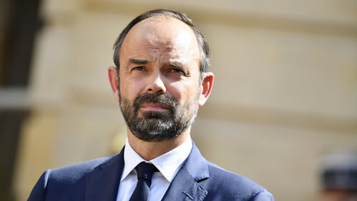 Францускиот премиер Едуард Филип поднесе оставка