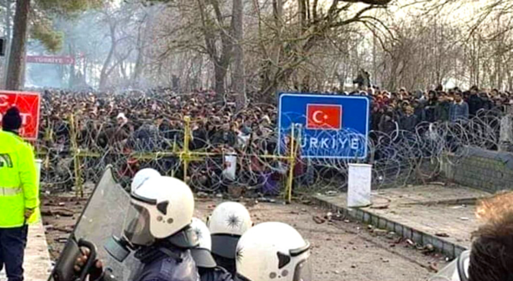Бегалците и мигрантите си заминаа од грчко- турската граница кај Еврос