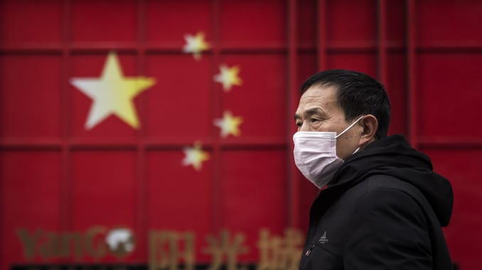 Кина го скрати карантинот за патници