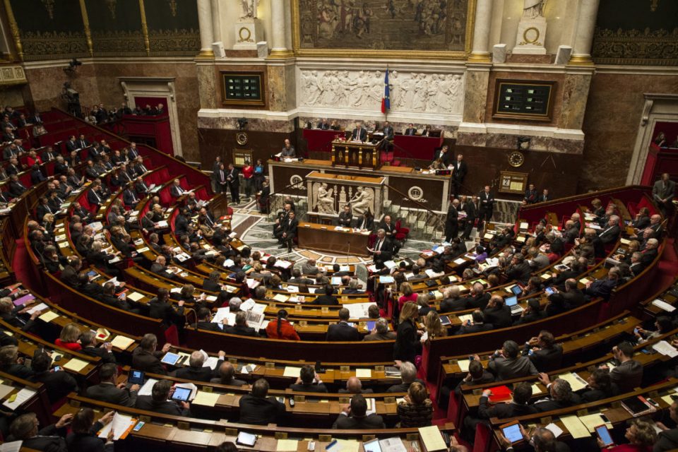Француското собрание и изгласа доверба на владата